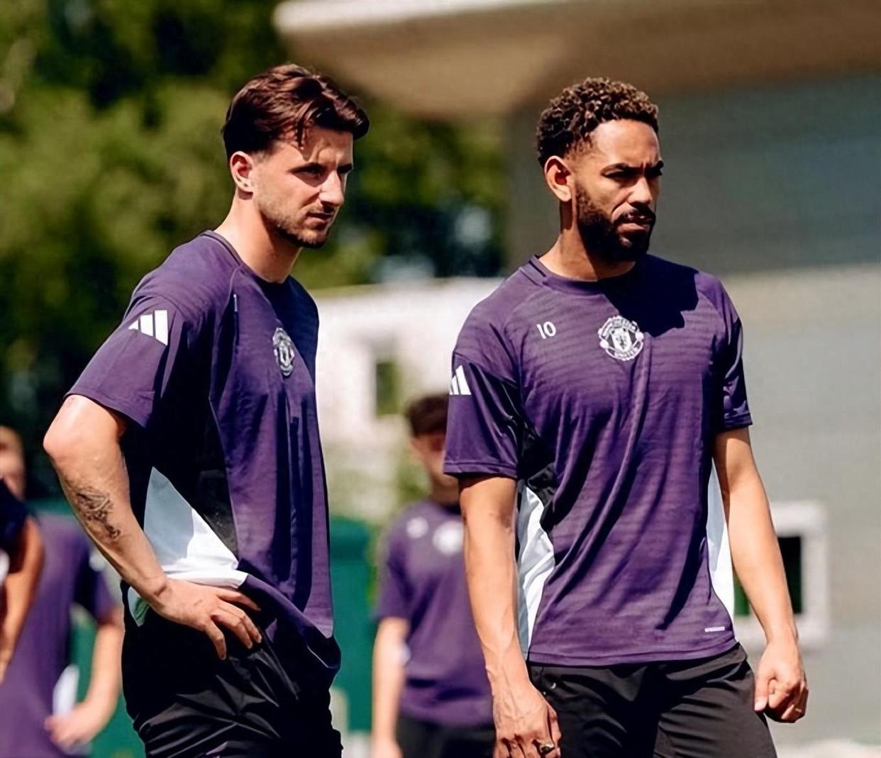 包含比利亚雷亚尔转会期扳平良机转折点新疆广汇官宣签约，曼联迎来里程碑看傻球迷的词条九游体育官网