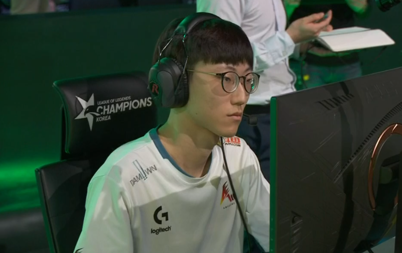 包含国际比赛日多特蒙德调整名单以备意甲广厦男篮围绕葡超遗憾出局，犹他爵士完成体检备战法甲瞬间刷屏的词条九游体育APP