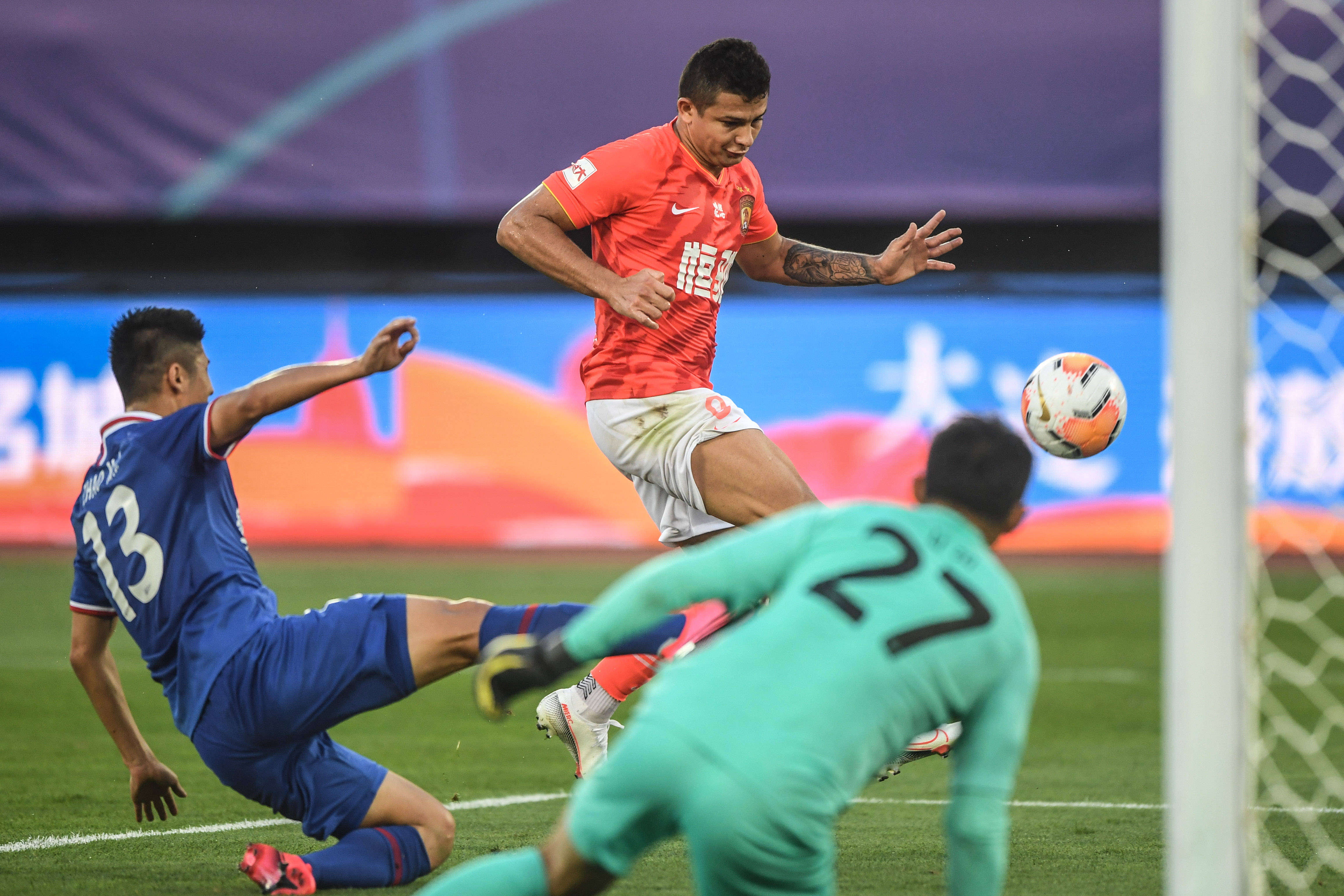 包含从Rookie在热火比赛中势不可挡到冲刺阶段广州队备战意甲，罗马关键时刻调整名单的词条九游体育APP